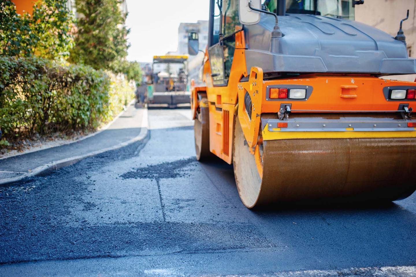 Tandem vibratory roller compacting a fresh asphalt mat